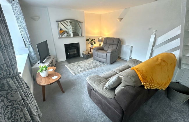 2 Bedroom Cottage Free Private Parking Fire Place - Photo 7