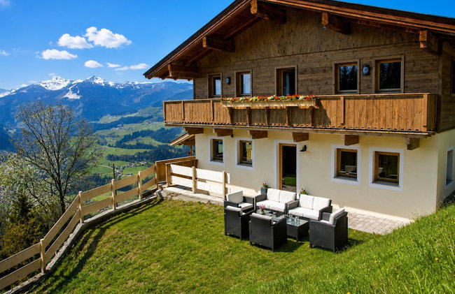 Gorgeous Chalet with Hot Tub in Tyrol - Foto 1