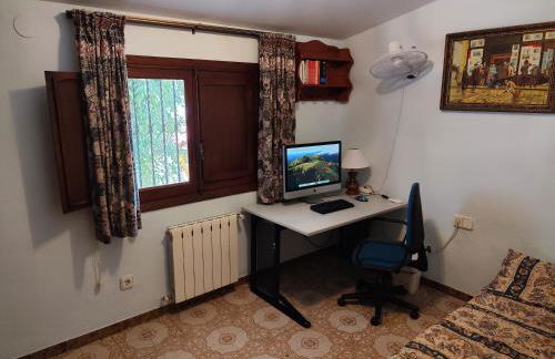 Precioso chalet con gran algarrobo y piscina privada - Foto 13