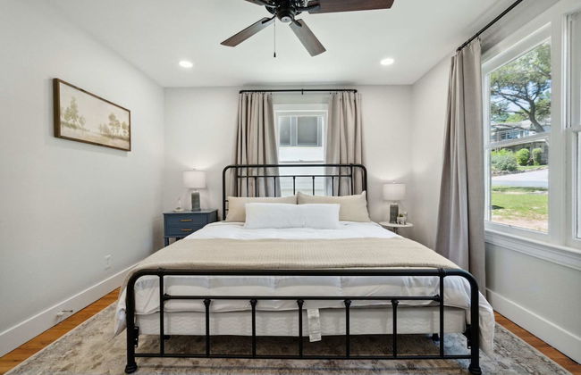 Professionally Decorated Walkable to Soco - Foto 7