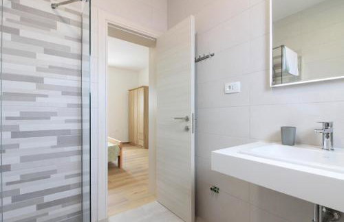 New modern villa Gogo with private pool near the beach and town of Pula by WiiBuk - Foto 46