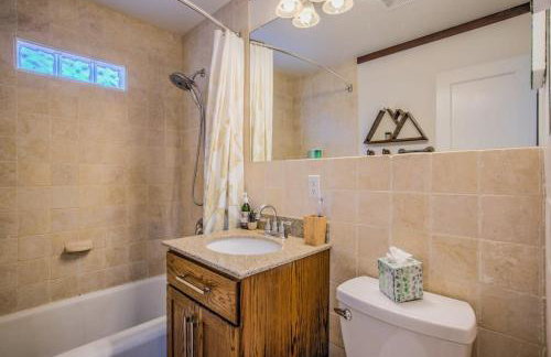 Stir Crazy! Bike Trails, Dogs OK, Food & Nightlife - Foto 42