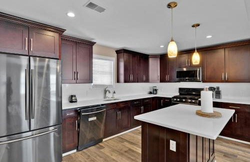 The Seabreeze Haven- Luxury 3BR Coastal Retreat - Near Beach & Free Parking - Foto 13