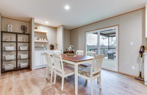 Hudson Oaks Country Creekside Home Hot Tub and Deck - Photo 9