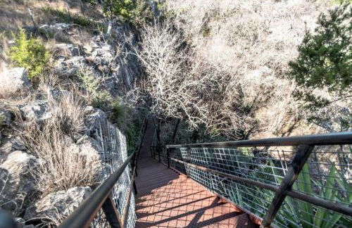 Lovely Cottage Retreat in Texas Hill Country with Cypress Creek Views near Hamilton Pool - Foto 31