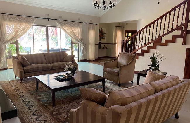 Luxurious 4 bed With Pool in Helensvale - 2255 - Foto 2