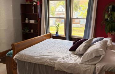 Tree House 6 bedrooms, 2 blocks from everything - Foto 51