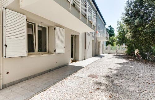 Campus House - Photo 16