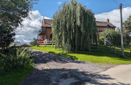 Riverside Lodge, with Hot tub on The River Severn - Photo 15