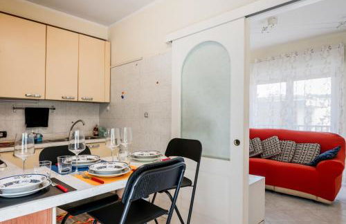 GuestHost - La Spezia Proffiano District Roomy Flat - Photo 3