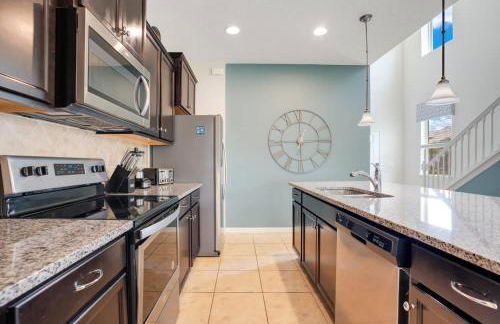 Large Themed Pool Home at Windsor at Westside - Photo 18