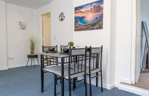 Elegant 2BR Escape Ideal for Long Stays - Foto 28