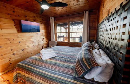 Quiet Ellijay Cabin 2 Master Ensuites, Stunning Views, Hot Tub, Dogs Welcome - Foto 61