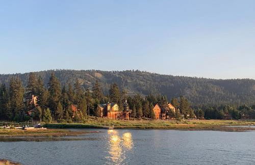 Spacious cozy chalet huge deck over seasonal creek - Foto 40