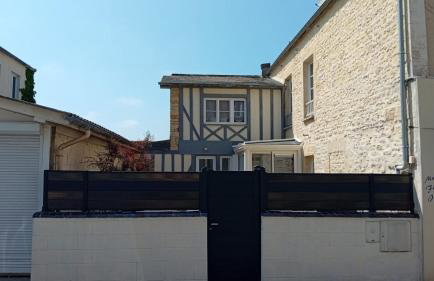 Embruns maison spacieuse rénovée 5 ch 3 sdb 2 WC belle terrasse aménagée barbecue à 250 m de la plage en plein centre d' Arromanches au coeur des plages du débarquement, proximité de Bayeux - Foto 56