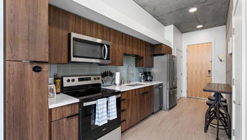 City Views! Luxury King bed gym pool HTub - Foto 2