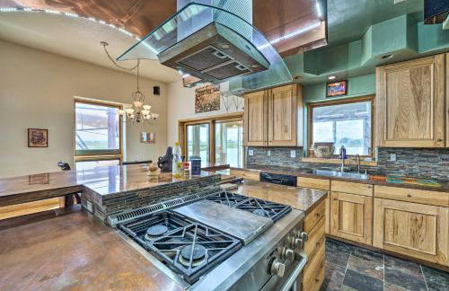 Lakefront Country Home with Waterslide and Trampoline! - Foto 12