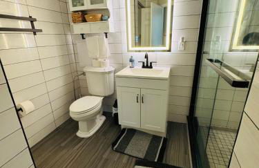 Bright Home for Family and Groups with Patio - Foto 18