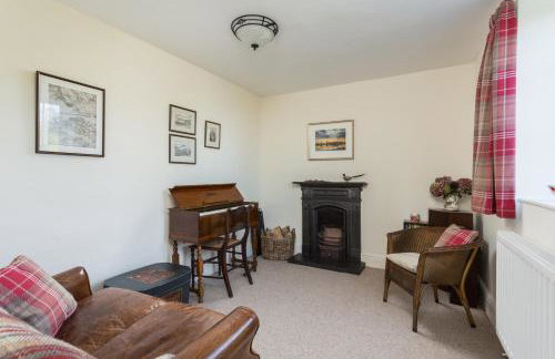 Stunning 3 Bedroom Cottage near Historic York - Photo 12