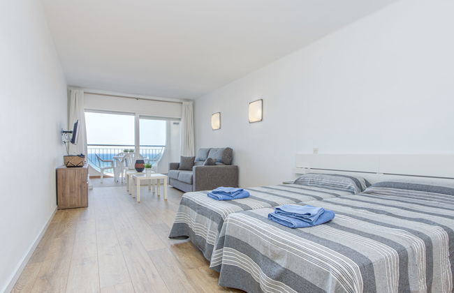 Apartment in Castelló d'Empúries with garden and terrace - Photo 11