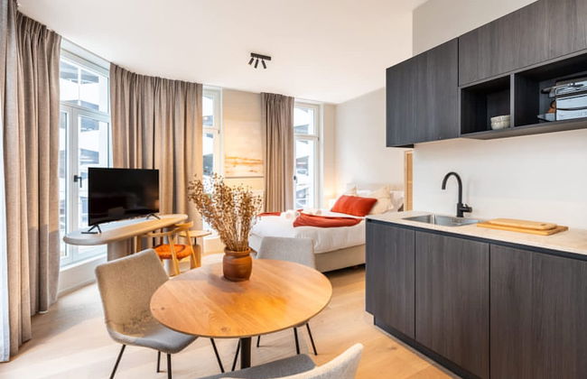 Trendy Modern Corner Studio With a View of Ghent - Foto 1