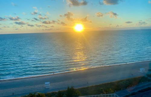 Castle Beach Resort Condo - Panoramic Large Penthouse or Deluxe 1 BR Direct Ocean View and beach access- Updated-Free parking- - Photo 2