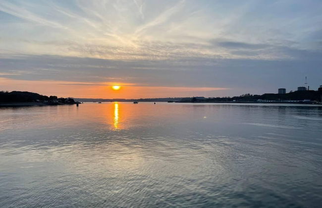 Cozy Coastal Apartment - Photo 18