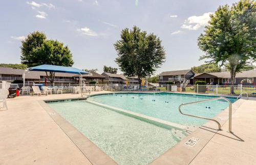 Lake & Pool Access: Lazy Days Condo w/ Balcony! - Foto 26