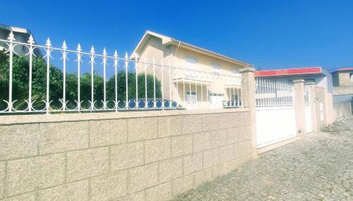 Casa com jardim privado e estacionamento no interior - Foto 1