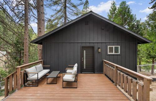 Modern Designer Cabin, Newly Renovated, EV Charger, Arcade, Kids Bunkbed, Minutes to Lake Arrowhead and Lake Gregory - Foto 7