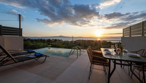 A V Luxury Apartments with Private Pools - Foto 1, sunbed