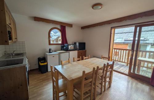 Appartement 4 pièces pour 6-8 personnes, 2 chambres, 1 cabine, 2 canapés-lit double dans le salon, au pied des pistes et piscine l'été, wifi fibre - Foto 18