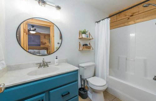 2 Cabins ~ Sleeps 22 ~ 100 Feet Apart ~ Ski in out - Foto 36