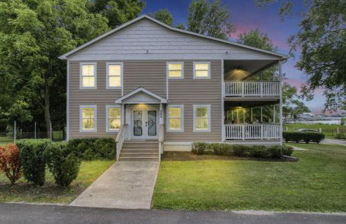 Colonial on Crane - Photo 1