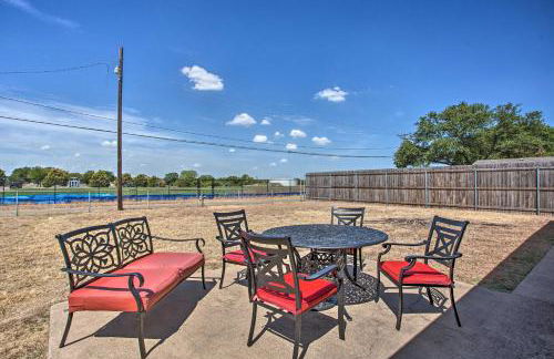 Home in Historic Waxahachie with Yard and Patio! - Foto 24
