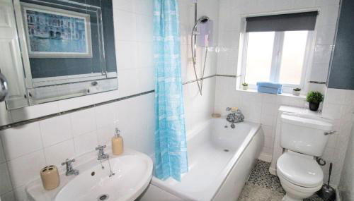 2 Bed House - Sleeps 4 - Parking - Pets - Garden - Foto 3