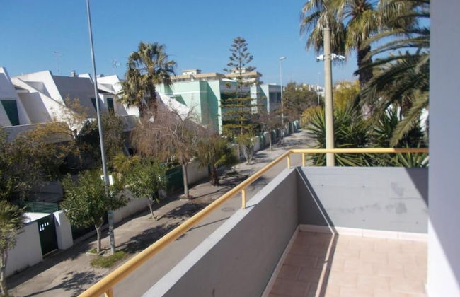 Comfortable Apartment Near the Beach - Photo 22