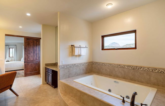 Pyramid by Avantstay Luxe Sedona Mansion w/ Views, 7mins to Downtown - Photo 48