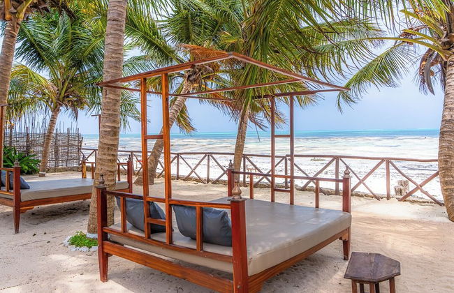 Solymar Staffed Beach Front Villa - Photo 62