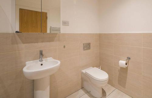 Liverpool Gem, Spacious 2BR Apt, Sleeps 8 - Photo 29