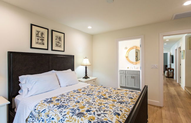 Sorrento Luxury Vacation Home: Expansive 5-Bedroom, 4.5-Bath Retreat with Private Pool, Hot Tub, and Pet-Friendly Accommodations – Just a Short Walk from Stunning Vanderbilt Beach - Foto 9