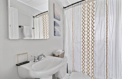 Whole House in Bay View + Fenced-in Yard + Parking - Foto 9