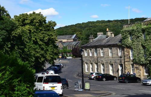 The Buxton Retreat A Luxurious 3-Storey Townhouse with Four Poster Bed and Double Jacuzzi Bath" - Photo 27