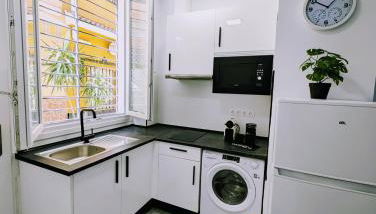 El Faro Centro de Málaga con Parking 445 Max - Photo 5