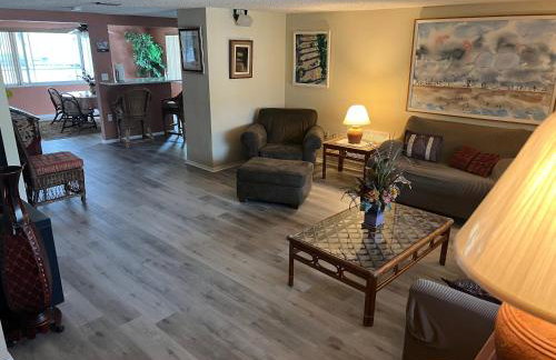 Private Tropical Waterfront Sanctuary w pool, hot tub & an island! Pet Friendly - Foto 46