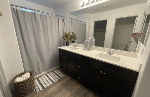 New,and Modern Home close to the strip - Foto 11