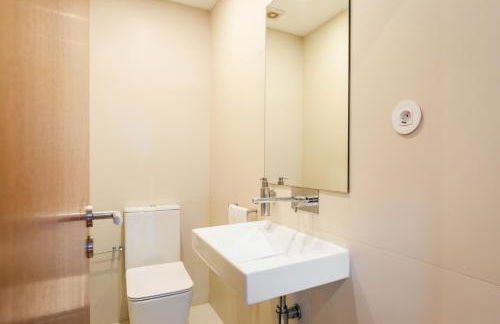 Bright & Spacious Flat by Host Wise - Foto 36