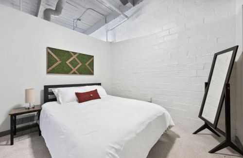 2125 Superior Living - Photo 50