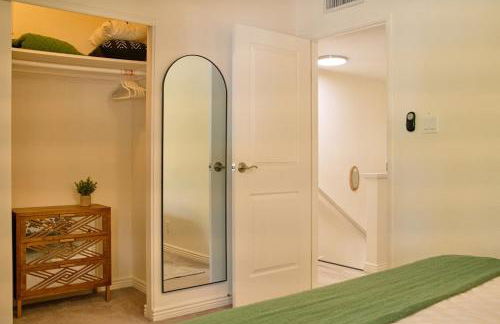 The Scott Getaway - Walkable to Old Town, remodeled space, outdoor pool! - Foto 14