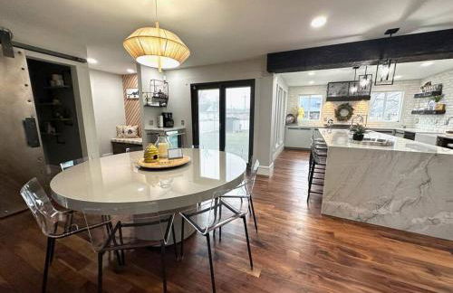 Cheerful 4 bedroom home w/ fireplace & game room - Foto 6